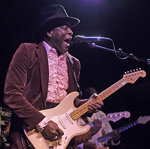 buddy-guy-pinkshirt