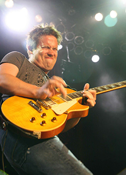 Jonny Lang wails on guitar