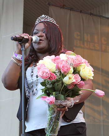 Shemekia crowned with roses